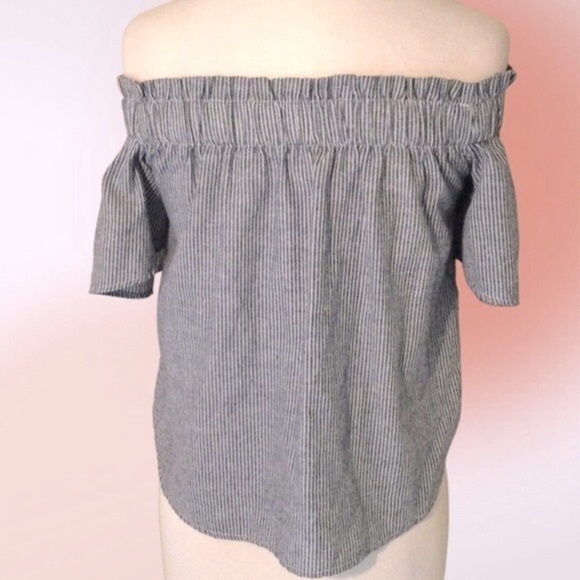 Lulu’s Off the Shoulder Gray‎ and White Railroad Stripe Crop Top S - Picture 7 of 11